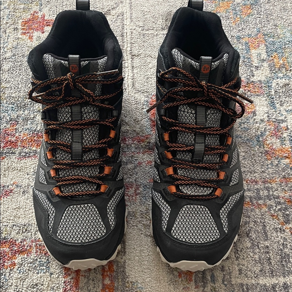 Merrell Men's Black and Gray hiking boots. - Picture 2 of 6